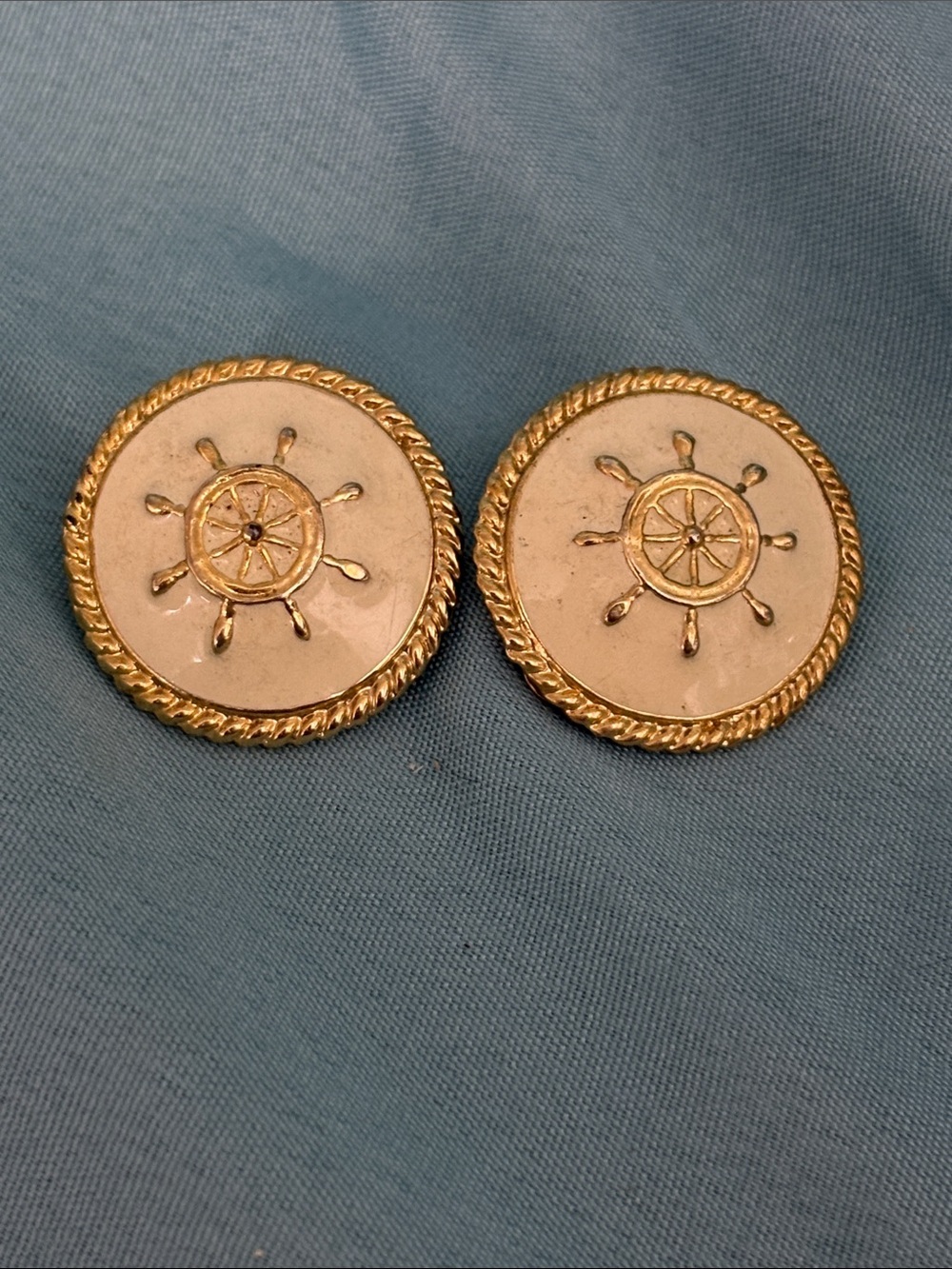 Vintage  80'S COUTURE Cream ENAMEL ON GOLDEN METAL MARINE THEME CLIP EARRINGS